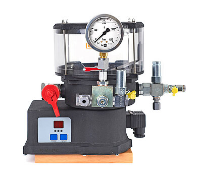 Progressivpumpe L-EGP2 mit Pumpenkontrollblock Progressivpumpe L-EGP2 mit Pumpenkontrollblock und Befülladapter